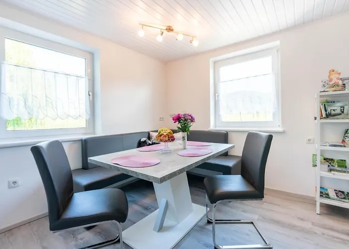 Treissmann An Der Weinstrasse ليوتسشاخ